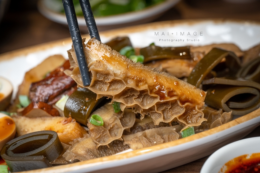 (桃園美食)店裡只賣清燉一種湯頭,還能每天爆滿人潮!中壢高人氣清燉牛肉麵開分店囉!小巷子清燉牛肉麵內壢店|桃園中壢美食、巷弄美食推薦