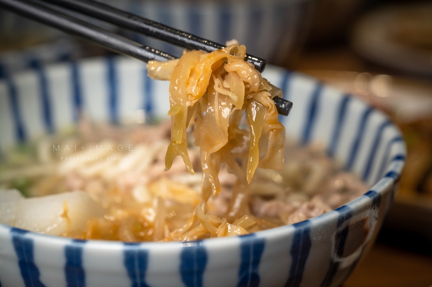 (桃園美食)店裡只賣清燉一種湯頭,還能每天爆滿人潮!中壢高人氣清燉牛肉麵開分店囉!小巷子清燉牛肉麵內壢店|桃園中壢美食、巷弄美食推薦