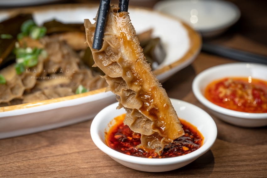 (桃園美食)店裡只賣清燉一種湯頭,還能每天爆滿人潮!中壢高人氣清燉牛肉麵開分店囉!小巷子清燉牛肉麵內壢店|桃園中壢美食、巷弄美食推薦