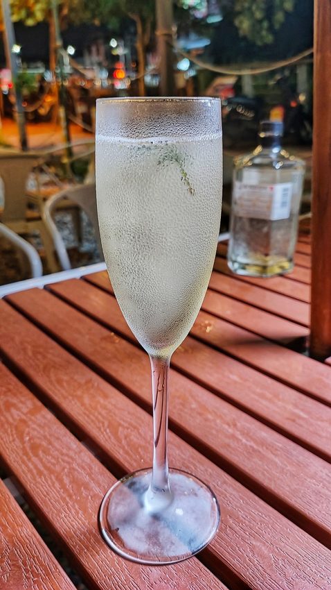 桃園中壢美食-小溪道Creek-老街溪旁夢幻露天酒吧,秋夜品酒述涼意 @民宿女王芽月-美食.旅遊.全台趴趴走