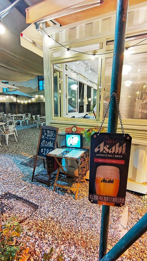 桃園中壢美食-小溪道Creek-老街溪旁夢幻露天酒吧,秋夜品酒述涼意 @民宿女王芽月-美食.旅遊.全台趴趴走