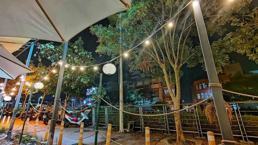 桃園中壢美食-小溪道Creek-老街溪旁夢幻露天酒吧,秋夜品酒述涼意 @民宿女王芽月-美食.旅遊.全台趴趴走