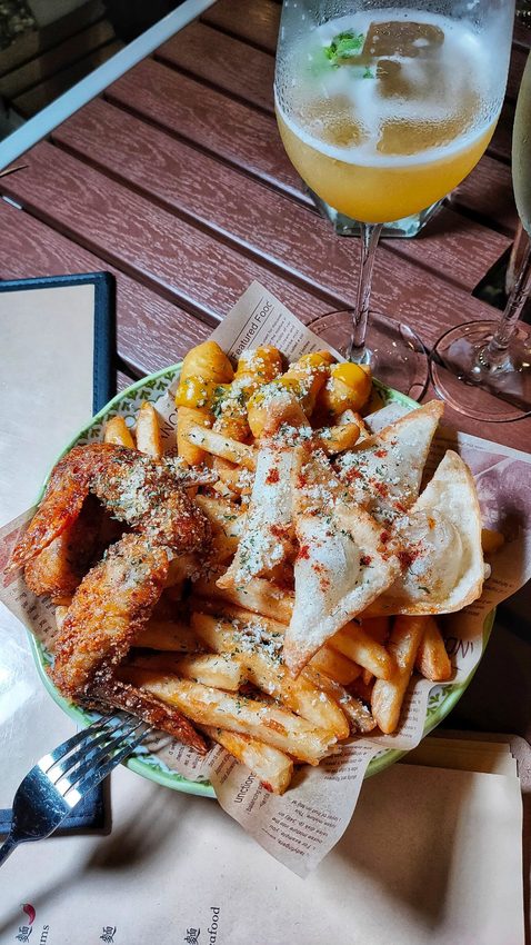 桃園中壢美食-小溪道Creek-老街溪旁夢幻露天酒吧,秋夜品酒述涼意 @民宿女王芽月-美食.旅遊.全台趴趴走