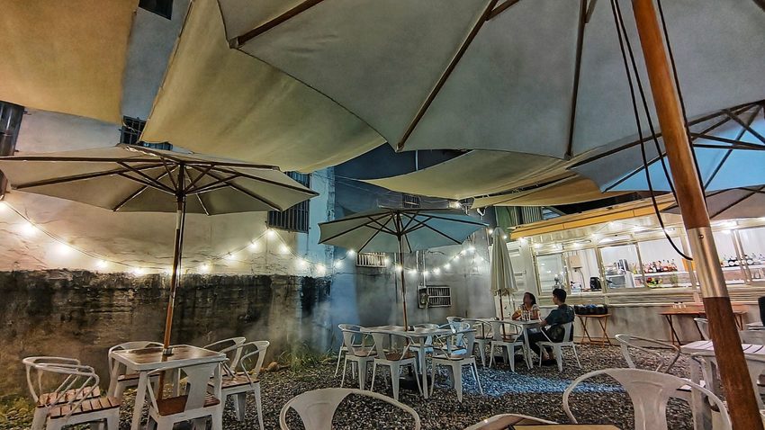 桃園中壢美食-小溪道Creek-老街溪旁夢幻露天酒吧,秋夜品酒述涼意 @民宿女王芽月-美食.旅遊.全台趴趴走