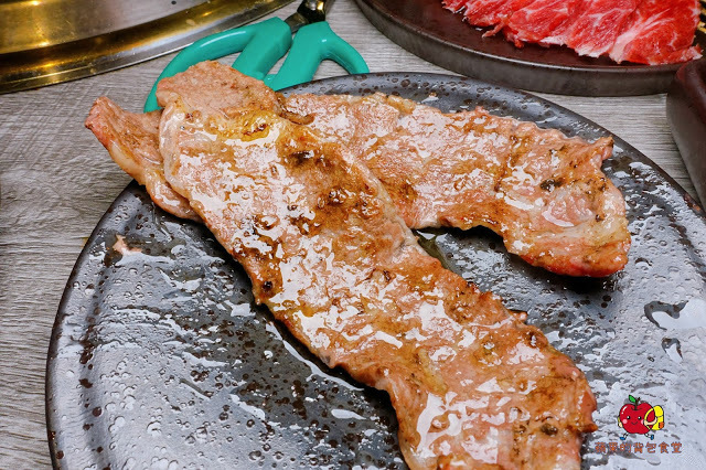 [食記] 新竹竹北-長島調酒燒肉吧 超值雙人999燒肉套餐 雙人豪華海鮮套餐 A5和牛 戰斧牛排 比手臂長的天使紅蝦 美味台灣豬梅花 新鮮美味炭火燒肉 新竹美食