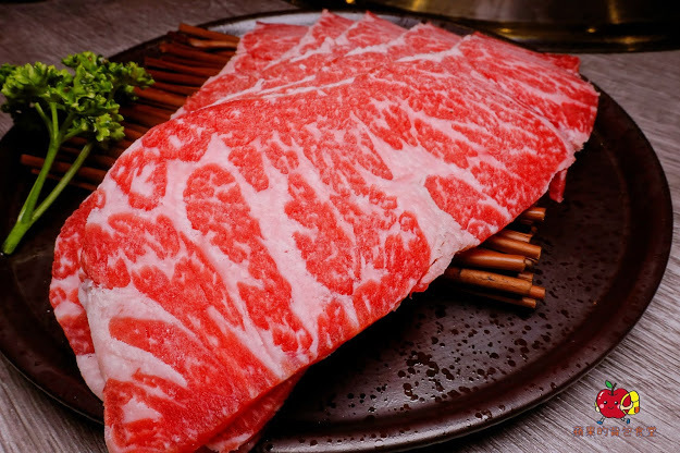 [食記] 新竹竹北-長島調酒燒肉吧 超值雙人999燒肉套餐 雙人豪華海鮮套餐 A5和牛 戰斧牛排 比手臂長的天使紅蝦 美味台灣豬梅花 新鮮美味炭火燒肉 新竹美食