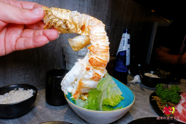 [食記] 新竹竹北-長島調酒燒肉吧 超值雙人999燒肉套餐 雙人豪華海鮮套餐 A5和牛 戰斧牛排 比手臂長的天使紅蝦 美味台灣豬梅花 新鮮美味炭火燒肉 新竹美食