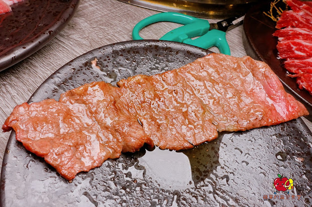 [食記] 新竹竹北-長島調酒燒肉吧 超值雙人999燒肉套餐 雙人豪華海鮮套餐 A5和牛 戰斧牛排 比手臂長的天使紅蝦 美味台灣豬梅花 新鮮美味炭火燒肉 新竹美食