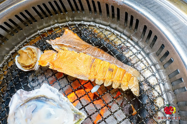 [食記] 新竹竹北-長島調酒燒肉吧 超值雙人999燒肉套餐 雙人豪華海鮮套餐 A5和牛 戰斧牛排 比手臂長的天使紅蝦 美味台灣豬梅花 新鮮美味炭火燒肉 新竹美食