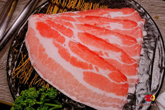 [食記] 新竹竹北-長島調酒燒肉吧 超值雙人999燒肉套餐 雙人豪華海鮮套餐 A5和牛 戰斧牛排 比手臂長的天使紅蝦 美味台灣豬梅花 新鮮美味炭火燒肉 新竹美食