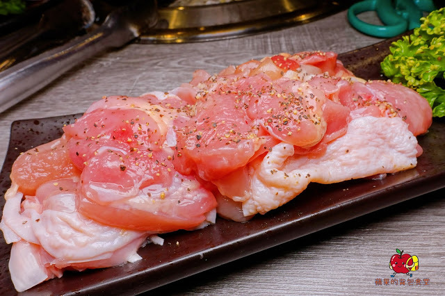 [食記] 新竹竹北-長島調酒燒肉吧 超值雙人999燒肉套餐 雙人豪華海鮮套餐 A5和牛 戰斧牛排 比手臂長的天使紅蝦 美味台灣豬梅花 新鮮美味炭火燒肉 新竹美食