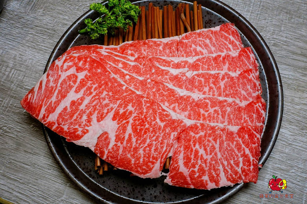 [食記] 新竹竹北-長島調酒燒肉吧 超值雙人999燒肉套餐 雙人豪華海鮮套餐 A5和牛 戰斧牛排 比手臂長的天使紅蝦 美味台灣豬梅花 新鮮美味炭火燒肉 新竹美食