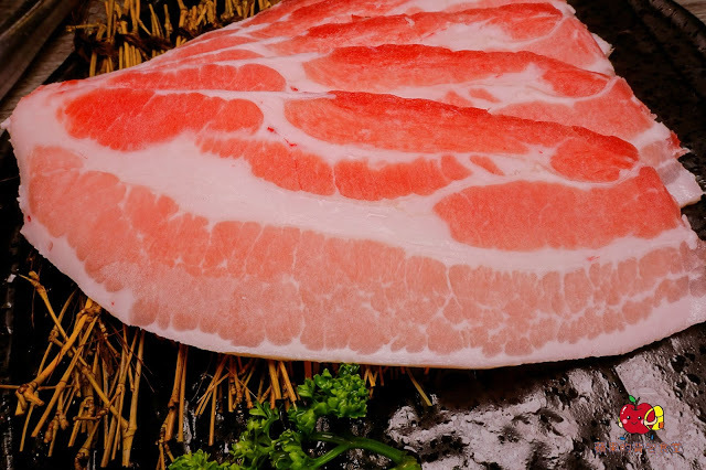 [食記] 新竹竹北-長島調酒燒肉吧 超值雙人999燒肉套餐 雙人豪華海鮮套餐 A5和牛 戰斧牛排 比手臂長的天使紅蝦 美味台灣豬梅花 新鮮美味炭火燒肉 新竹美食