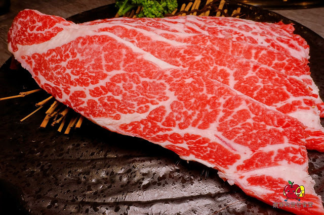 [食記] 新竹竹北-長島調酒燒肉吧 超值雙人999燒肉套餐 雙人豪華海鮮套餐 A5和牛 戰斧牛排 比手臂長的天使紅蝦 美味台灣豬梅花 新鮮美味炭火燒肉 新竹美食