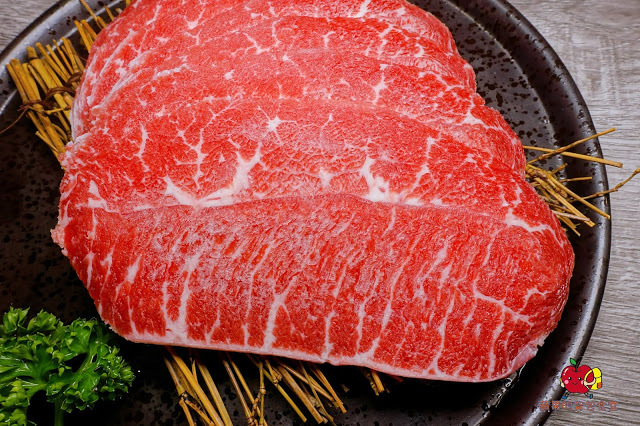 [食記] 新竹竹北-長島調酒燒肉吧 超值雙人999燒肉套餐 雙人豪華海鮮套餐 A5和牛 戰斧牛排 比手臂長的天使紅蝦 美味台灣豬梅花 新鮮美味炭火燒肉 新竹美食