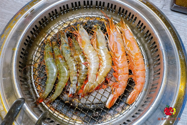 [食記] 新竹竹北-長島調酒燒肉吧 超值雙人999燒肉套餐 雙人豪華海鮮套餐 A5和牛 戰斧牛排 比手臂長的天使紅蝦 美味台灣豬梅花 新鮮美味炭火燒肉 新竹美食