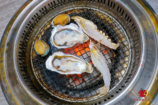 [食記] 新竹竹北-長島調酒燒肉吧 超值雙人999燒肉套餐 雙人豪華海鮮套餐 A5和牛 戰斧牛排 比手臂長的天使紅蝦 美味台灣豬梅花 新鮮美味炭火燒肉 新竹美食