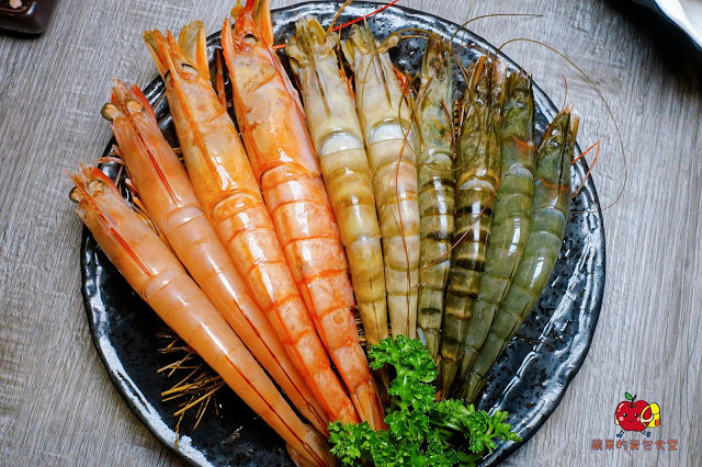 [食記] 新竹竹北-長島調酒燒肉吧 超值雙人999燒肉套餐 雙人豪華海鮮套餐 A5和牛 戰斧牛排 比手臂長的天使紅蝦 美味台灣豬梅花 新鮮美味炭火燒肉 新竹美食