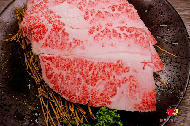 [食記] 新竹竹北-長島調酒燒肉吧 超值雙人999燒肉套餐 雙人豪華海鮮套餐 A5和牛 戰斧牛排 比手臂長的天使紅蝦 美味台灣豬梅花 新鮮美味炭火燒肉 新竹美食