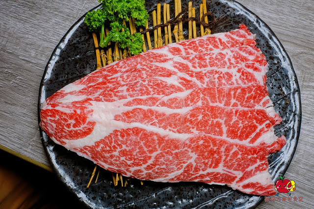 [食記] 新竹竹北-長島調酒燒肉吧 超值雙人999燒肉套餐 雙人豪華海鮮套餐 A5和牛 戰斧牛排 比手臂長的天使紅蝦 美味台灣豬梅花 新鮮美味炭火燒肉 新竹美食