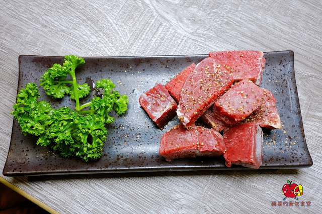 [食記] 新竹竹北-長島調酒燒肉吧 超值雙人999燒肉套餐 雙人豪華海鮮套餐 A5和牛 戰斧牛排 比手臂長的天使紅蝦 美味台灣豬梅花 新鮮美味炭火燒肉 新竹美食