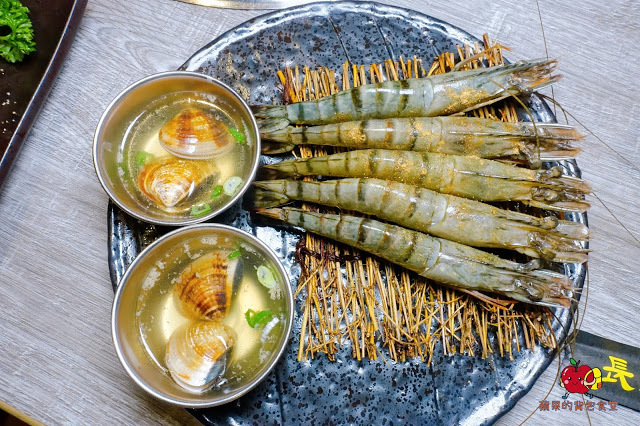 [食記] 新竹竹北-長島調酒燒肉吧 超值雙人999燒肉套餐 雙人豪華海鮮套餐 A5和牛 戰斧牛排 比手臂長的天使紅蝦 美味台灣豬梅花 新鮮美味炭火燒肉 新竹美食