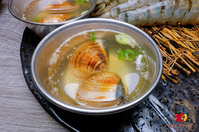 [食記] 新竹竹北-長島調酒燒肉吧 超值雙人999燒肉套餐 雙人豪華海鮮套餐 A5和牛 戰斧牛排 比手臂長的天使紅蝦 美味台灣豬梅花 新鮮美味炭火燒肉 新竹美食