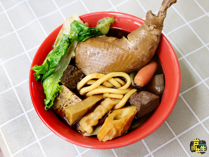 台南滷味/每日限量只賣5小時/30多種中藥材當天現熬滷汁/不添加化學香料與味精/嚴選各種食材新鮮備料/自製天然辣椒醬/點餐小卡片新登場/一開店就有客人上門