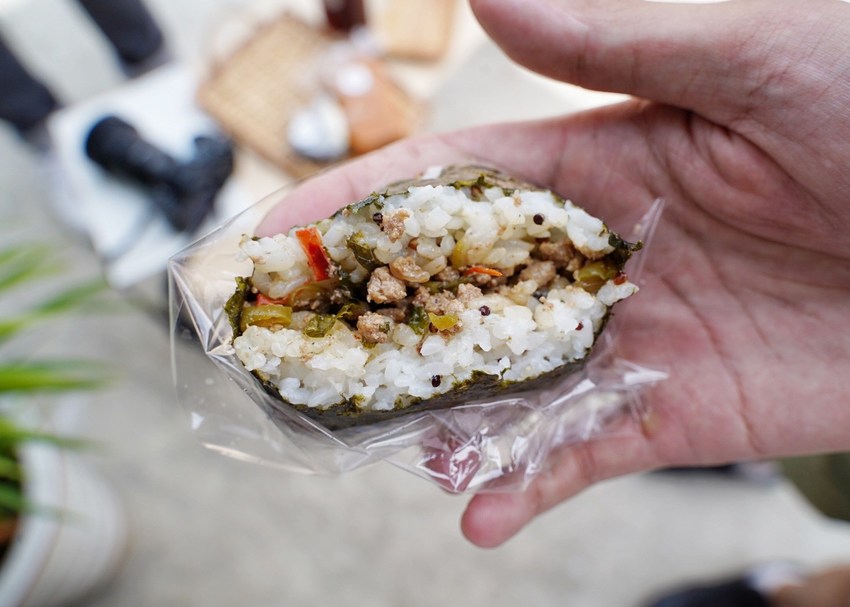 『一口丹 日式飯糰』新竹竹北新開幕文青風飯糰專賣店，口味選擇多、飲品口味也很有特色，早餐新選擇就是它啦！ - 阿華田的美食日記