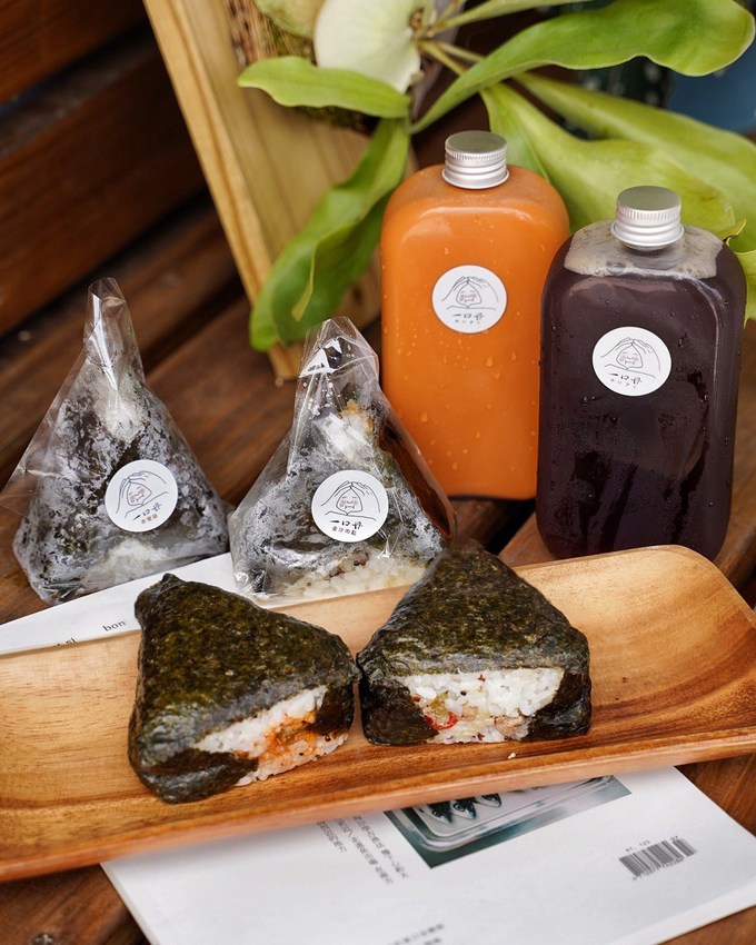 『一口丹 日式飯糰』新竹竹北新開幕文青風飯糰專賣店，口味選擇多、飲品口味也很有特色，早餐新選擇就是它啦！ - 阿華田的美食日記