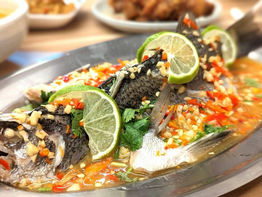 來碗泰｜三重國小站附近高CP泰式平價料理！全新推出三人套餐！平易近人的價格就可以嘗到道地的泰式料理！三重國小美食推薦、新北泰式推薦、三重泰式推薦、三重美食推薦 - 佛系旅遊筆記