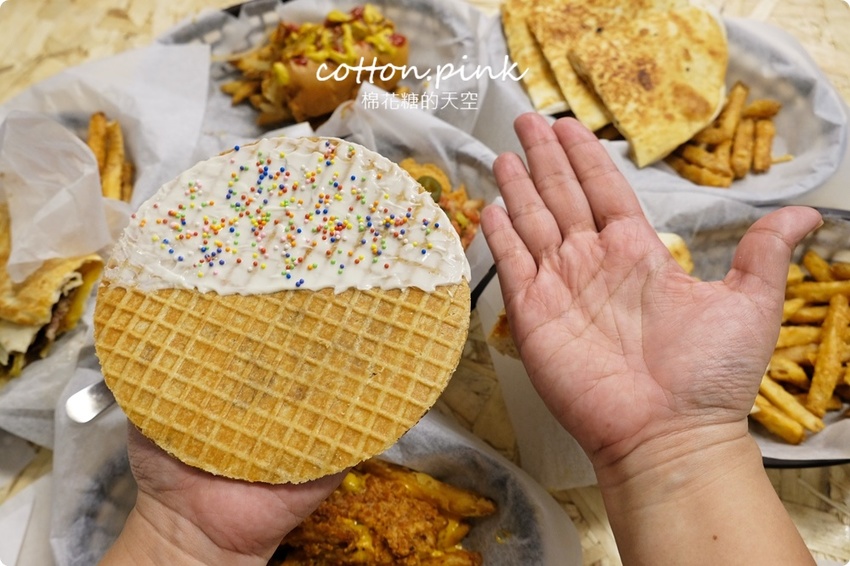 台中海線最新美食推薦|瘋狂傑克古巴三明治好吃到沒朋友、現做荷蘭鬆餅外面吃不到，凌晨兩點都吃得到美式好料