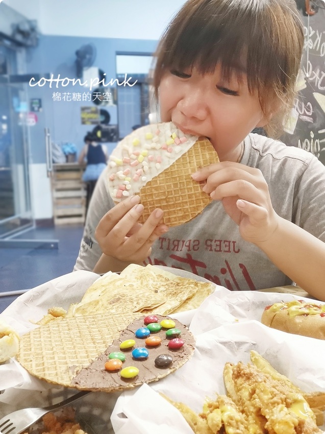 台中海線最新美食推薦|瘋狂傑克古巴三明治好吃到沒朋友、現做荷蘭鬆餅外面吃不到，凌晨兩點都吃得到美式好料