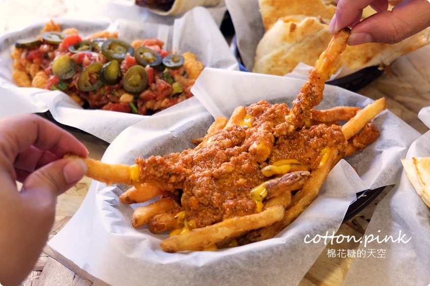 台中海線最新美食推薦|瘋狂傑克古巴三明治好吃到沒朋友、現做荷蘭鬆餅外面吃不到，凌晨兩點都吃得到美式好料