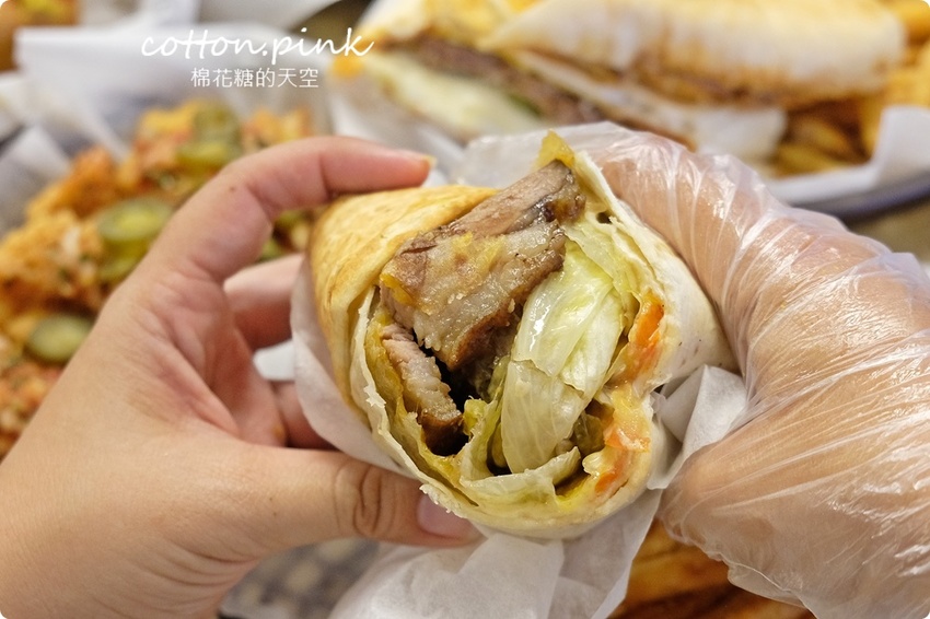 台中海線最新美食推薦|瘋狂傑克古巴三明治好吃到沒朋友、現做荷蘭鬆餅外面吃不到，凌晨兩點都吃得到美式好料