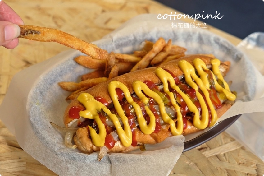 台中海線最新美食推薦|瘋狂傑克古巴三明治好吃到沒朋友、現做荷蘭鬆餅外面吃不到，凌晨兩點都吃得到美式好料