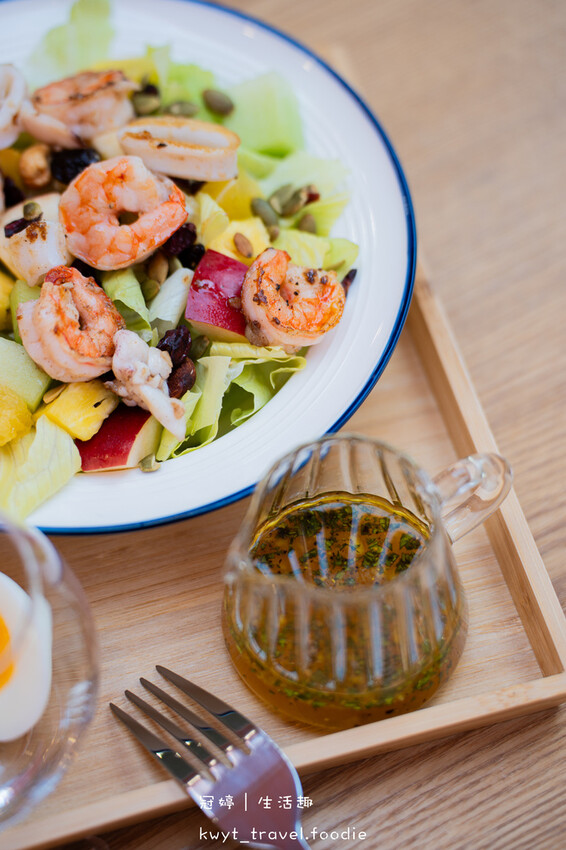 【夏天的盒子】人氣早午餐提早完售！恆春早午餐推薦，藍白貨櫃屋