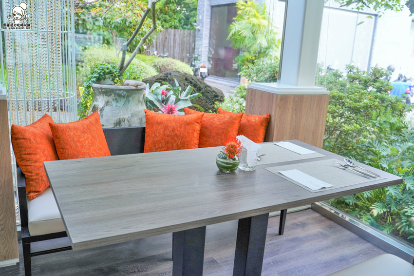 聚餐推薦 愛河之心 網美餐廳 溫室 森林 精緻 細膩 聚餐 約會 包場 婚宴