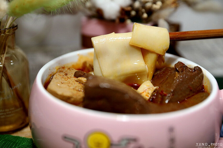 台北市大安區好食圓滿Wholesome food 宅配牛肉麵推薦！厚切銷魂牛肉麵肥嫩多汁超涮嘴 嗜辣必嘗麻辣鴨血豆腐