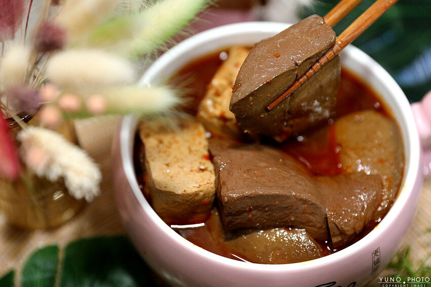 台北市大安區好食圓滿Wholesome food 宅配牛肉麵推薦！厚切銷魂牛肉麵肥嫩多汁超涮嘴 嗜辣必嘗麻辣鴨血豆腐