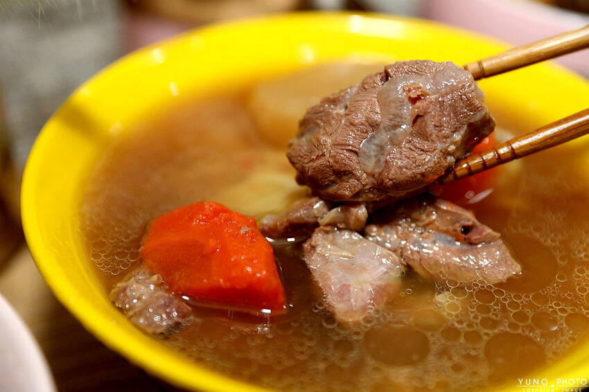 台北市大安區好食圓滿Wholesome food 宅配牛肉麵推薦！厚切銷魂牛肉麵肥嫩多汁超涮嘴 嗜辣必嘗麻辣鴨血豆腐