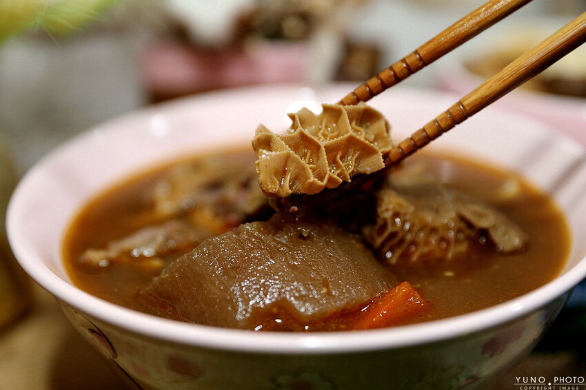 台北市大安區好食圓滿Wholesome food 宅配牛肉麵推薦！厚切銷魂牛肉麵肥嫩多汁超涮嘴 嗜辣必嘗麻辣鴨血豆腐