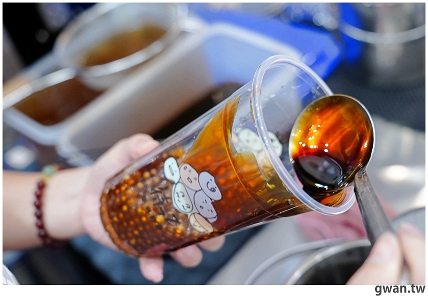 台南排隊飲料來囉，只有三天，憑學生證買一送一！