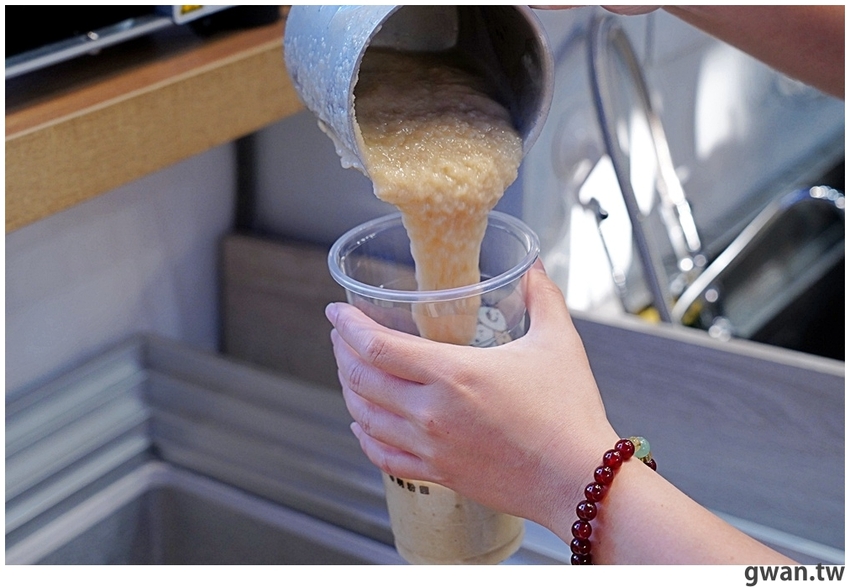 台南排隊飲料來囉，只有三天，憑學生證買一送一！