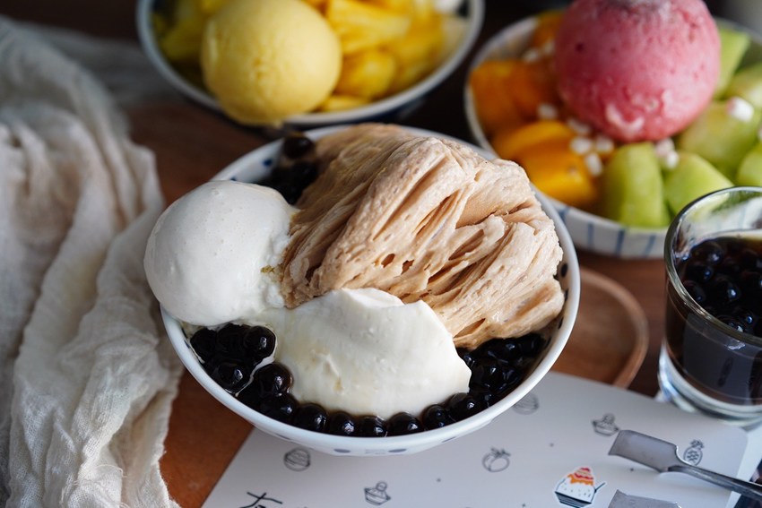 【友誼冰菓室】台北吳興商圈、北醫附近新開幕冰店，主打新鮮水果雪花冰、小半水果刨冰還有手工冰淇淋雪酪，手工自製且不添加香料、防腐劑、水果產地直送！ - 阿華田的美食日記