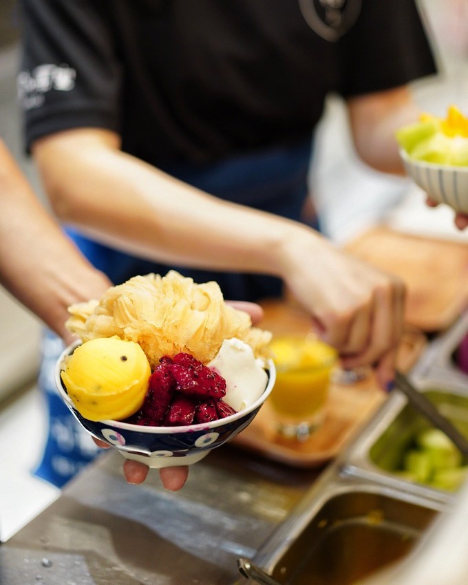 【友誼冰菓室】台北吳興商圈、北醫附近新開幕冰店，主打新鮮水果雪花冰、小半水果刨冰還有手工冰淇淋雪酪，手工自製且不添加香料、防腐劑、水果產地直送！ - 阿華田的美食日記