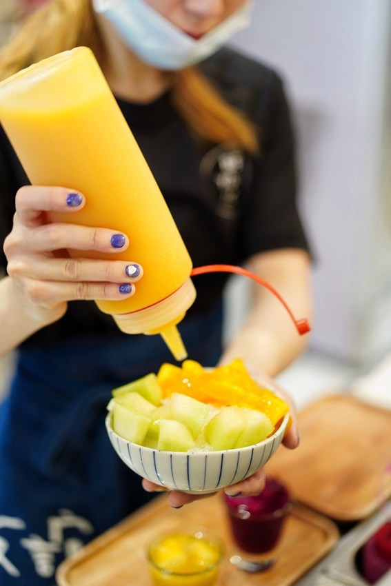 【友誼冰菓室】台北吳興商圈、北醫附近新開幕冰店，主打新鮮水果雪花冰、小半水果刨冰還有手工冰淇淋雪酪，手工自製且不添加香料、防腐劑、水果產地直送！ - 阿華田的美食日記