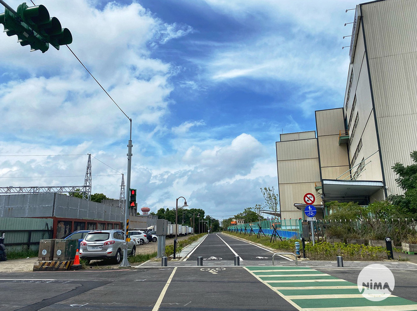 桃林鐵路路廊道騎乘單車、Ubike欣賞蓄光石藍眼淚步道、直奔台茂遊戲場