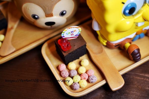 【信義區美式餐廳，約會餐廳】TankQ Cafe %26; Bar 松菸店 超可愛的公仔、杯子，把行李箱、工具箱、貨櫃屋端上桌 好拍又好吃 (39).JPG