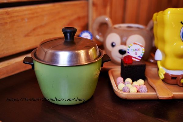 【信義區美式餐廳，約會餐廳】TankQ Cafe %26; Bar 松菸店 超可愛的公仔、杯子，把行李箱、工具箱、貨櫃屋端上桌 好拍又好吃 (40).JPG